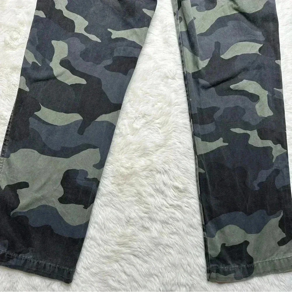 Simply Styled By Sears Camo Cargo Pants Size Large - Picture 14 of 16